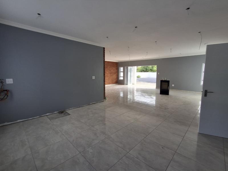 3 Bedroom Property for Sale in Golden Mile Western Cape